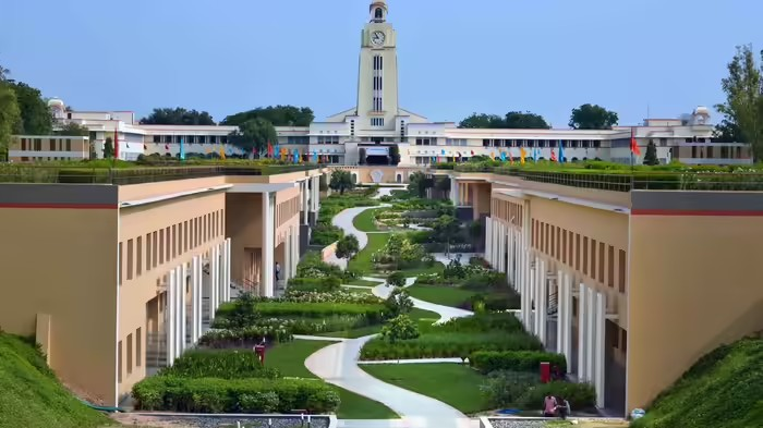BITS Tuition Blind Admissions: આ કોલેજની નવી પહેલ, ટોપ-500 રેન્કર્સને 4 વર્ષ સુધી ફુલ-ટ્યુશન સ્કોલરશિપ, સ્ટુડન્ટ્સે કરવું પડશે આ કામ 1