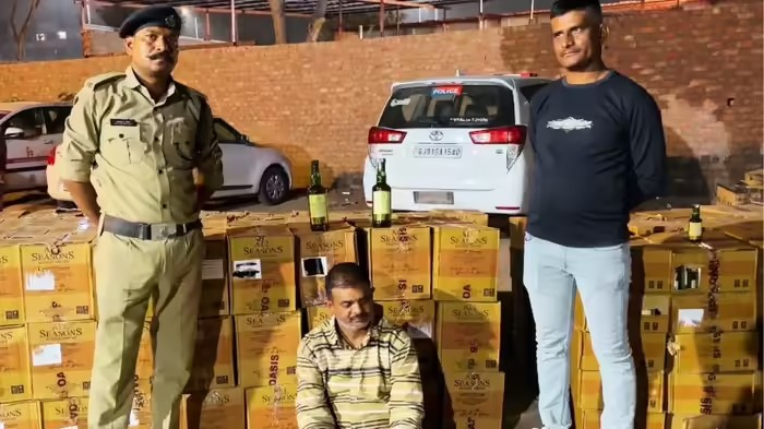Gujarat Liquor Smuggling Seizure: અમદાવાદ પોલીસનું મોટું ઓપરેશન: હેલ્મેટના ઢગલા નીચે છુપાવી જૂનાગઢ લઈ જવાતો ૬૩ લાખનો દારૂ ઝડપાયો; હિમાચલના ટ્રક ડ્રાઈવરની ધરપકડ સાથે ૮૪ લાખનો મુદ્દામાલ જપ્ત! 1