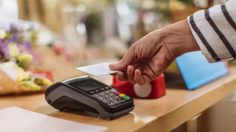 Credit Card Default Rules: શું ક્રેડિટ કાર્ડનું બિલ ન ભરવા પર જેલ થઈ શકે છે? જાણો ક્રેડિટ કાર્ડના પૈસા ન ભરવા પર શું થાય છે 1 y0ao3uqs