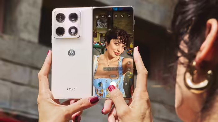 Motorola Razr Fold Launch: Motorola નો પહેલો ફોલ્ડેબલ ફોન Razr Fold લોન્ચ, 8.1 ઇંચ ડિસ્પ્લે સાથે 2 લાખ રૂપિયાથી વધુ કિંમત 1 0z7lyl3u