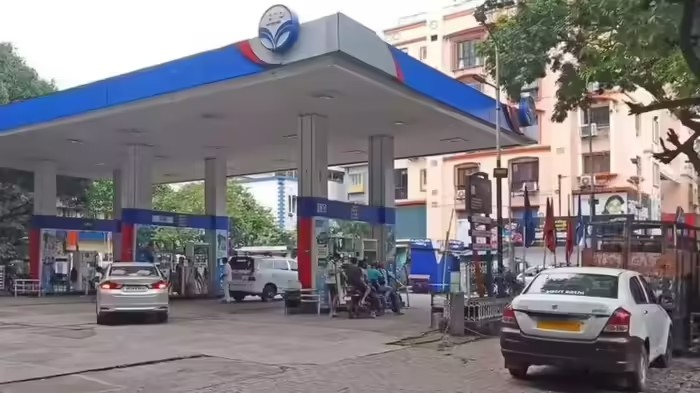 Most Fuel Saving Cars: LPG સિલિન્ડર બાદ પેટ્રોલ-ડીઝલને લઈને વધી રહી છે ચિંતાઓ, આવા સમયે જાણો સૌથી વધુ માઈલેજ આપતી ગાડીઓ 1
