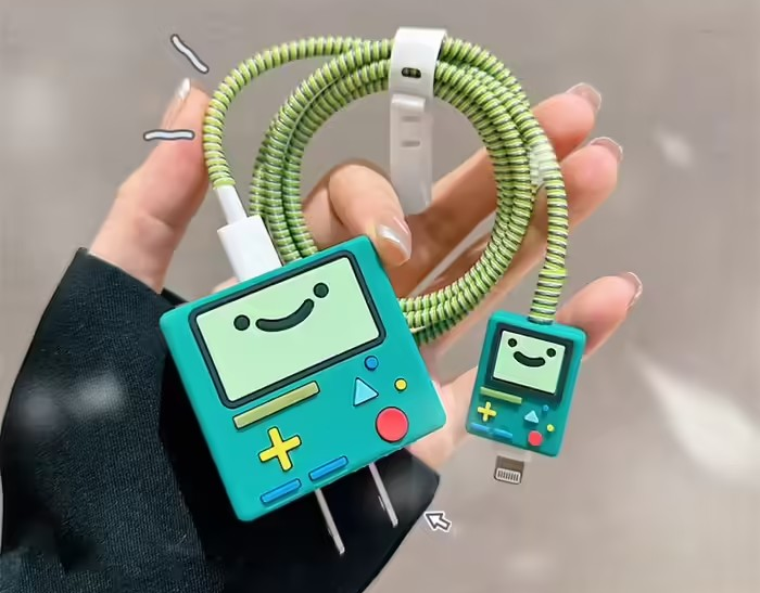 Mobile Charger Cover Fire Risk: મોબાઈલ ચાર્જર પર કવર તો નથી લગાવ્યું ને? ઘણા લોકો ભોગવી રહ્યા છે નુકસાન અને ઘરમાં લાગી શકે છે આગ 1 7nn633kf
