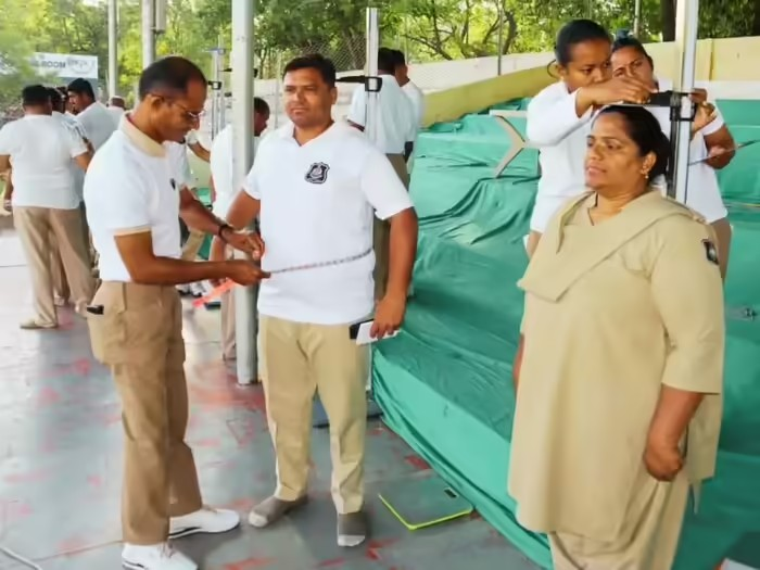Ahmedabad Police Fitness Mission: વધતી ફાંદ પર CPનો દંડો: અમદાવાદના 100 ઓવરવેટ પોલીસકર્મીઓ માટે 'મિશન ફિટ ખાકી', 90 દિવસમાં ઉતારવી પડશે ચરબી 1 7zgs0g2e