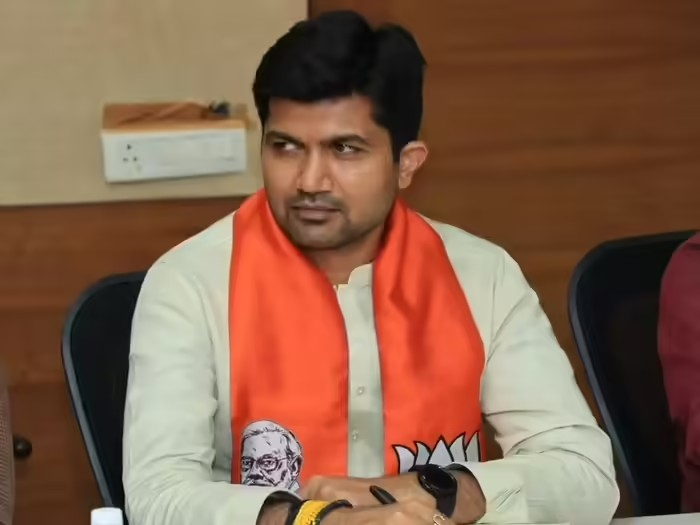 Prashant Korat BJP Gujarat: યુવા મોરચાથી પ્રદેશ મહામંત્રી સુધી પ્રશાંત કોરાટની હાઈ-વોલ્ટેજ સફર, જગદીશ વિશ્વકર્માની ટીમમાં બન્યા ‘મિસ્ટર ભરોસાપાત્ર’ 1 aj5trims