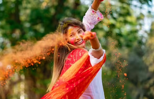 Side effects of synthetic colors: સિન્થેટિક કલર્સ હોળીની મજા બગાડી શકે છે, ત્વચા અને આંખોની સુરક્ષા માટે નિષ્ણાતોની ખાસ એડવાઈઝરી 1 bh420q9r