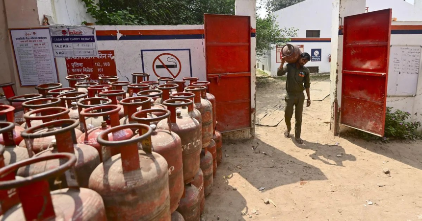 LPG Gas Agency Dealership: શું તમે પણ LPG ગેસ વ્યવસાય કરવા માંગો છે ? અહીં સારી ઇન્કમ માટે ઘણો સ્કોપ છે , જાણો વિગત 1 bz9v7uoi