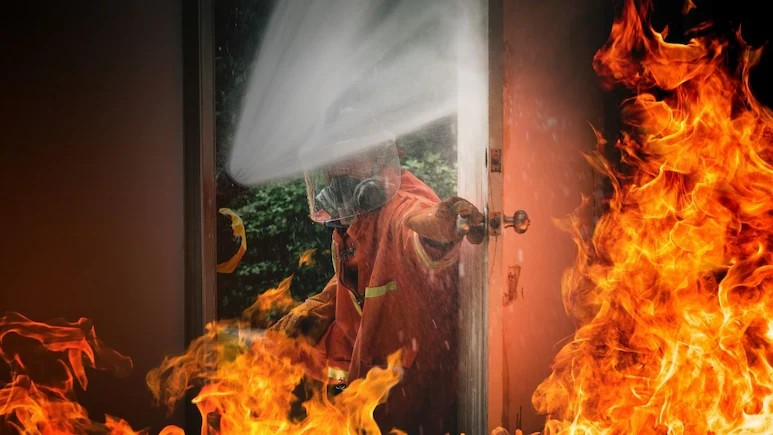 Home Fire Safety Tips: પોતાના ઘરને આગથી કેવી રીતે સુરક્ષિત બનાવશો, આ 5 બાબતોનું રાખશો ધ્યાન તો ક્યારેય નહીં થાય કોઈ ખતરો 1 ea7zot5p