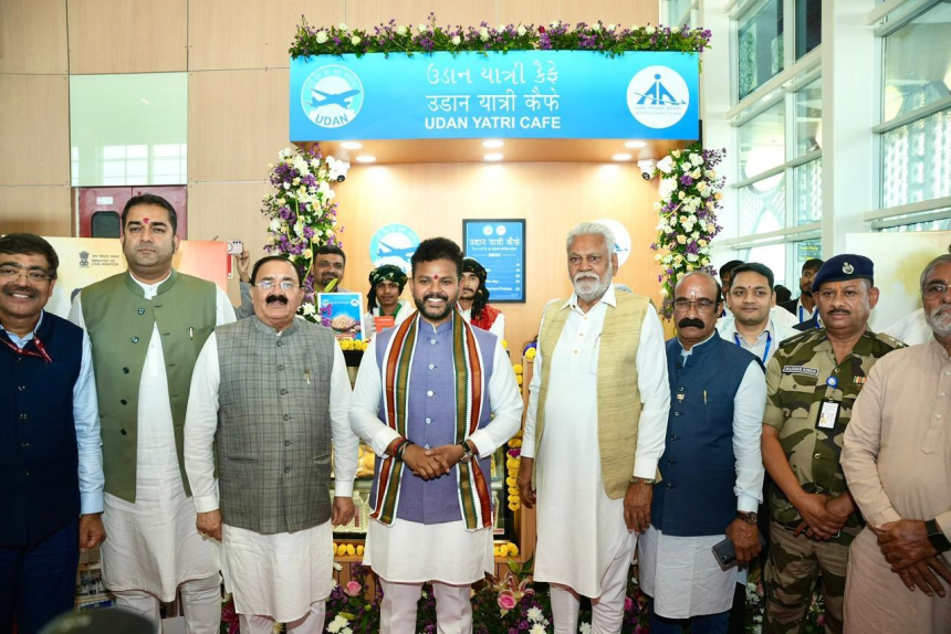 Udan Yatri Cafe: આ 11 એરપોર્ટ પર લોન્ચ થયું Udan Yatri Cafe, માત્ર આટલા રૂપિયામાં મળશે સમોસા, પાણીની બોટલ અને કોફી 1 garc7kg2