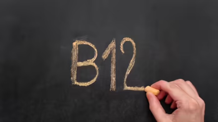 Vitamin B12 Deficiency Symptoms: વિટામિન B12 ની ઉણપથી દેખાતા 6 લક્ષણો, માથાથી પગ સુધી દેખાય છે અસર 1 gjwwd5ai