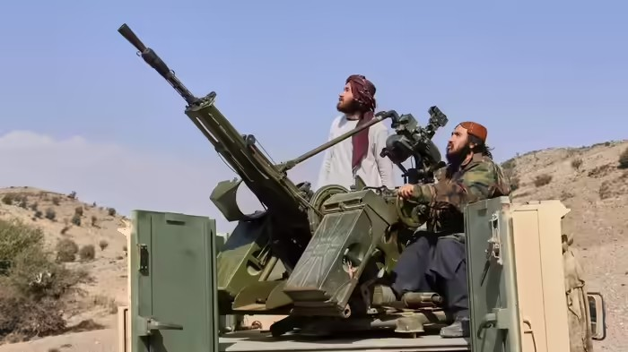 Pakistan Afghanistan Conflict 2026: પાક-અફઘાન સરહદે યુદ્ધ ફાટી નીકળ્યું, કાબુલ અને બગરામ એરબેઝ પર પાકિસ્તાની જેટનો ભીષણ બોમ્બમારો 1 lk452lzl