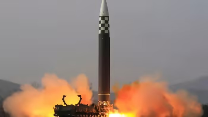 North Korea Launch 10 Ballistic Missiles: અમેરિકાની THAAD બેટરી હટાવતા જ કિમ જોંગ ઉને બતાવી તાકાત, દાગી 10 બેલિસ્ટિક મિસાઈલ, ટેન્શનમાં જાપાન-દક્ષિણ કોરિયા 1 mcwn56gu