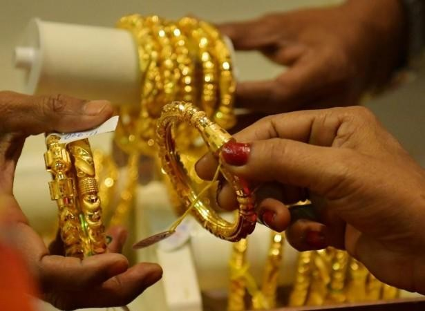 Gold Price Crash Middle East War: મિડલ ઇસ્ટમાં યુદ્ધના ગરમાવાને લીધે લોકોને સોનામાં જોરદાર ઉછાળાની આશા હતી, પરંતુ ઉલટું થઈ રહ્યું છે, કેમ ઘટી રહ્યા છે સોનાના ભાવ? 1 rq18mmmb