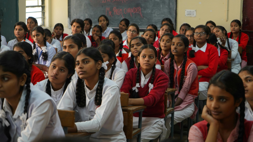 School Dropout Rate: ૯મા ધોરણ પછી કેમ સ્કૂલ છોડી રહ્યા છે વિદ્યાર્થીઓ? રિપોર્ટે વધારી ચિંતા, સરકારને આ શાળાઓ પર ધ્યાન આપવા અપીલ 1 school dropout rate