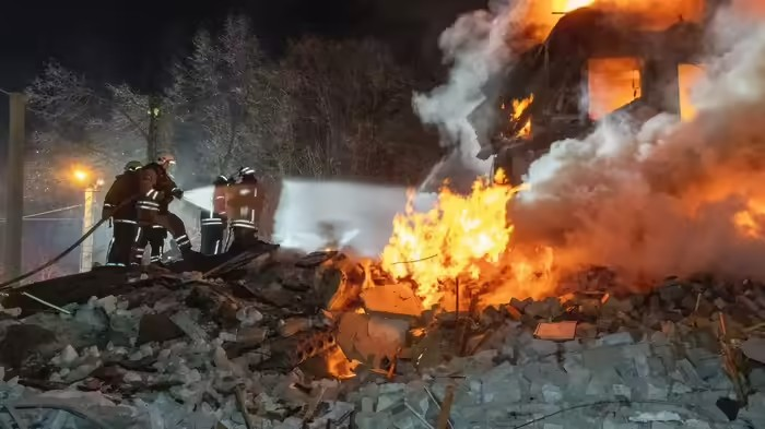 Russia Ukraine Kharkiv Missile Strike: યુક્રેનના બીજા સૌથી મોટા શહેર ખારકીવમાં રશિયાનો મિસાઈલ હુમલો, પાંચ માળની ઇમારત બની કાટમાળનો ઢગલો, 7 ના મોત 1 t5a58qmg