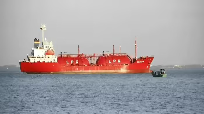Indian LPG Tanker Strait of Hormuz: ભારત માટે ખુશખબર, વધુ 2 LPG ટેન્કર સ્ટ્રેટ ઓફ હોર્મુઝથી પસાર થવા તૈયાર, ઇન્ડિયન નેવી તૈનાત 1