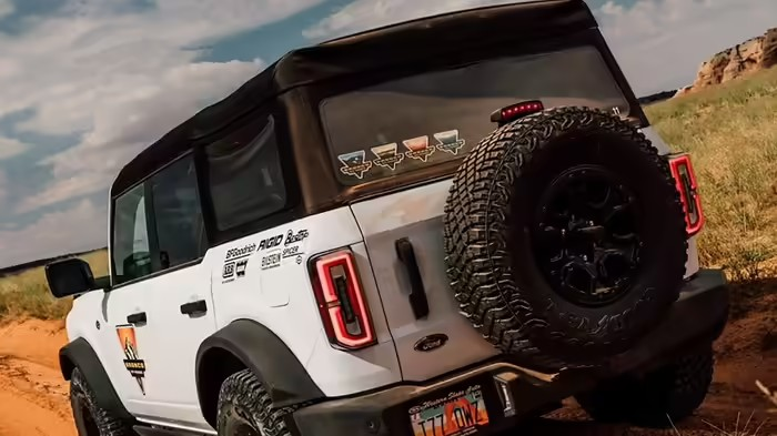 Jeep Modified Tyres Disadvantages: લુકના ચક્કરમાં ન કરો નુકસાન: જીપમાં પાછળ મોટું ટાયર લગાવતા પહેલા ચેતી જજો, થઈ શકે છે આ ગંભીર સમસ્યાઓ 1