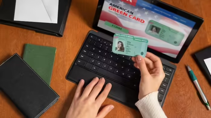 US Green Card Fraud Action: ગ્રીન કાર્ડ ધારકો સાવધાન! ટ્રમ્પ સરકારની નવી જાહેરાતથી ભારતીય વર્કર્સની વધી મુશ્કેલી 1 US Green Card Fraud Action