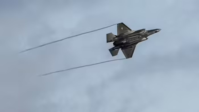 US F-35 Shot Down Iran: ઈરાની એર ડિફેન્સનો કહેર: અમેરિકાનું બીજું ઘાતક F-35 સ્ટીલ્થ ફાઈટર તોડી પાડ્યાનો દાવો, પાયલોટની હાલત ગંભીર હોવાની આશંકા 1 7ucn0okr