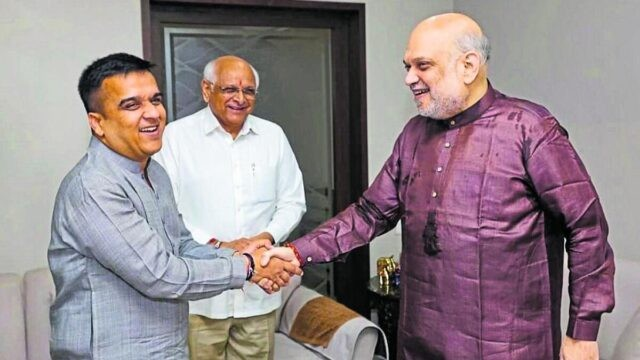 Gujarat BJP Politics: ગુજરાતના રાજકારણમાં સત્તાના કેન્દ્રો અને આનંદીબેન પટેલના શાસનનું પુનરાવર્તન 1 efklf4at