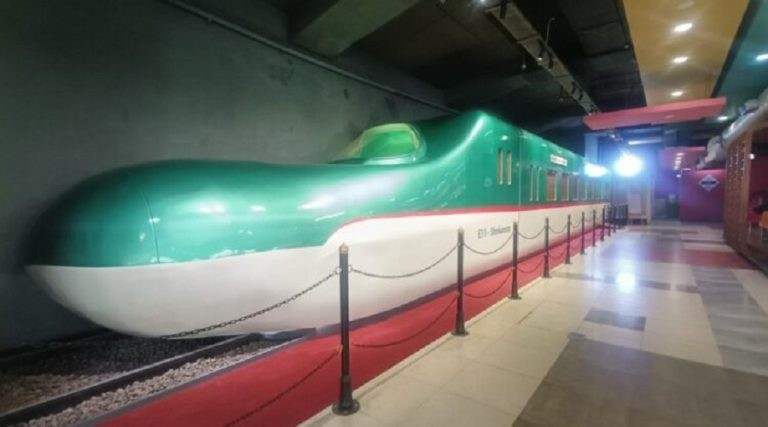 Vadodara Bullet Train Theme Restaurant: વડોદરામાં બુલેટ ટ્રેનનો અનોખો અનુભવ: સેવન સીઝ મોલનું આકર્ષણ 1 Vadodara Bullet Train Theme Restaurant