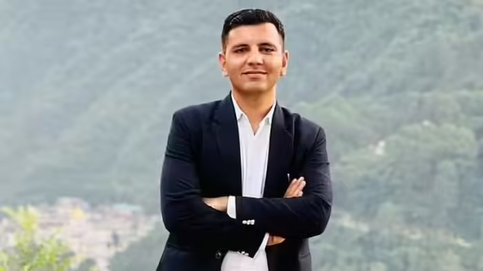 UPSC Success Story Vijay Wardhan: હરિયાણાના વિજય વર્ધને હાર ન માનીને લખ્યો ઇતિહાસ, IPS પછી હવે બન્યા IAS, વાંચો યુવાનો માટે પ્રેરણારૂપી સંઘર્ષ 1 UPSC Success Story Vijay Wardhan