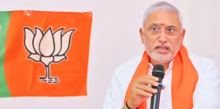 Vadodara Municipal Election Candidate List: વડોદરામાં ભાજપનું 'ક્લીન સ્વીપ': જૂથબંધી ડામવા મેયર અને ડેપ્યુટી મેયર સહિત ૪૪ દિગ્ગજોની બાદબાકી, નવા ચહેરાઓ સાથે મેદાનમાં ઉતરશે પક્ષ; જાણો શું છે ભાજપનો માસ્ટર પ્લાન 1 Vadodara Municipal Election Candidate List