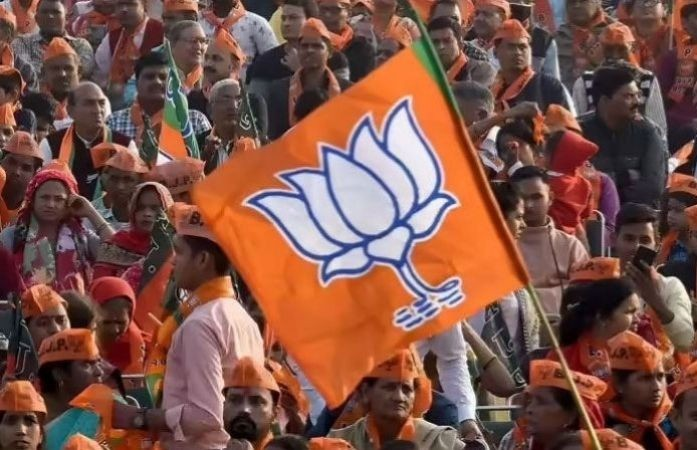 Gujarat Election Controversial Statements: ચૂંટણી પ્રચારમાં ગરમાવો: મૂળભૂત મુદ્દાઓને બદલે નેતાઓનો વાણીવિલાસ 1 Gujarat Election Controversial Statements