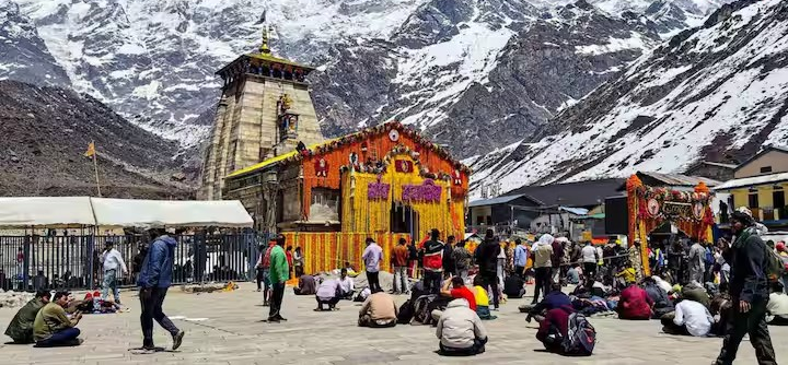 Kedarnath Bag Pack Guide: કેદારનાથ જવાનો પ્લાન હોય તો બેગમાં ચોક્કસ પેક કરી લો આ 5 વસ્તુઓ, સફર થઈ જશે આસાન 1 Kedarnath Bag Pack Guide