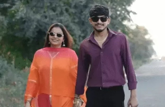 Kajal Maheriya Marriage Controversy: લોકગાયિકા કાજલ મહેરિયાના મેરેજ મામલે શેરથામાં હંગામો, ભાઈએ સોશિયલ મીડિયા પર મદદ માંગતા મામલો અડાલજ પોલીસ મથકે પહોંચ્યો 1 Kajal Maheriya Marriage Controversy