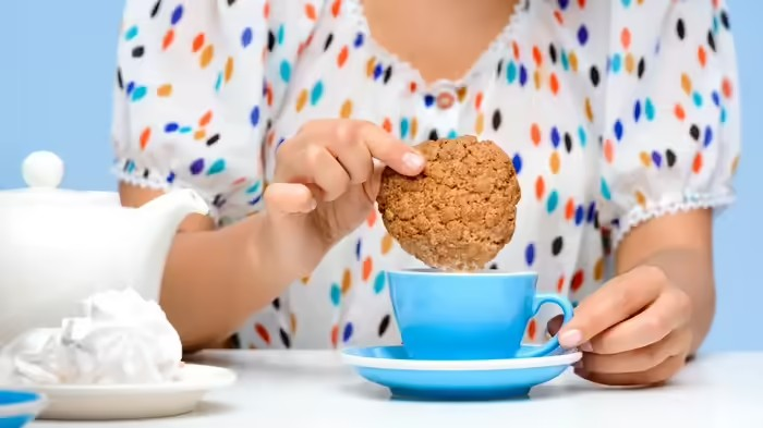 Child Nutrition Healthy Breakfast: બાળકોને નાસ્તામાં ચા-બિસ્કિટ બિલકુલ ન આપો, વધી શકે છે એનિમિયાનું જોખમ, આ 5 નુકસાન પણ સામેલ છે 1 Child Nutrition Healthy Breakfast