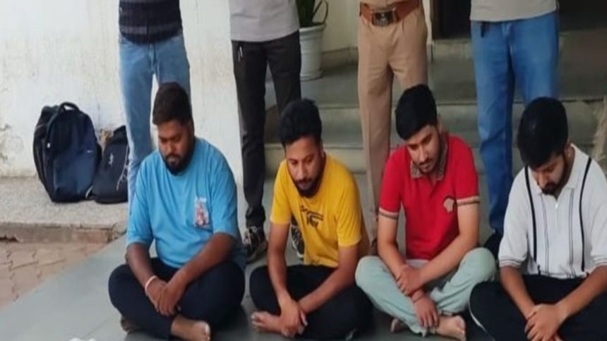 Naroda Fake Call Center: અમદાવાદમાં આંતરરાષ્ટ્રીય કોલ સેન્ટરનો પર્દાફાશ, અમેરિકન નાગરિકોને લોનની લાલચ આપી લૂંટતા પાંચ ઝડપાયા 1 Naroda Fake Call Center