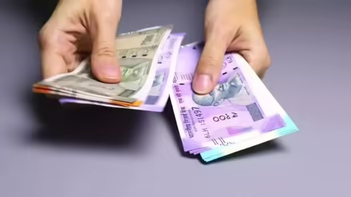 Top Bank FD: સરકારી, પ્રાઇવેટ કે સ્મોલ ફાઇનાન્સ બેંક, 5 વર્ષની એફડીમાં ક્યાં મળશે વધારે વળતર, જુઓ ટોપ બેંક એફડી 1 Top Bank FD