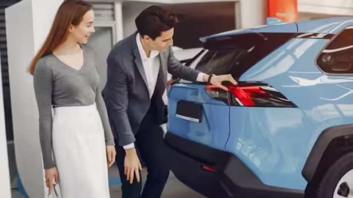 Car Buying Tips: સેકન્ડ હેન્ડ કાર ખરીદતી વખતે છેતરપિંડીથી બચવા માટે પહેલા ચેક કરો આ વસ્તુઓ 1 Car Buying Tips