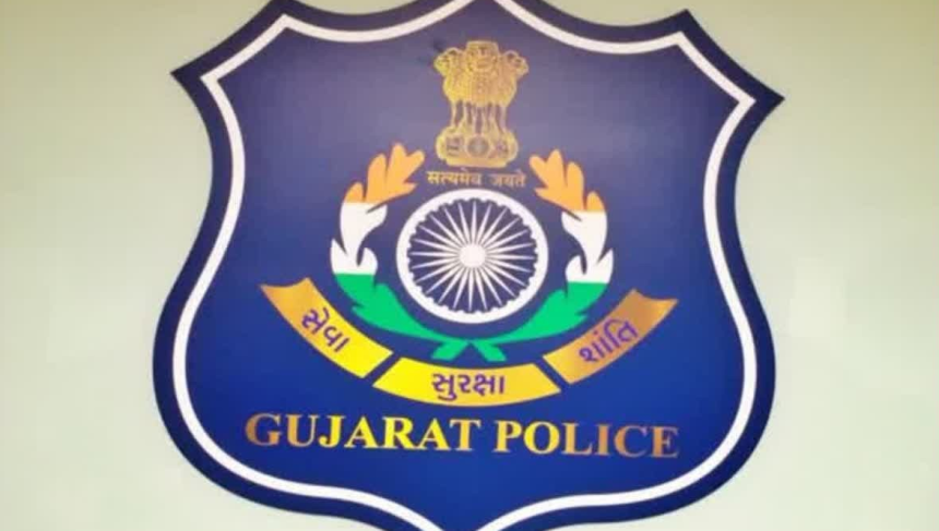 Rajkot Police Head Constable Arrest: રક્ષક જ ભક્ષક બન્યો, રાજકોટમાં મહિલાનો ન્યુડ વીડિયો બનાવી બ્લેકમેલ કરનારો હેડ કોન્સ્ટેબલ જેલભેગો 1 Rajkot Police Head Constable Arrest