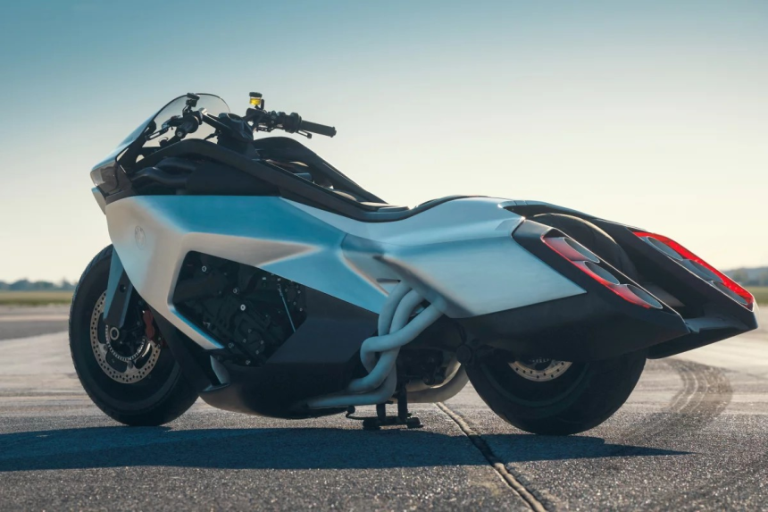 BMW Vision K18 Concept Bike: બીએમડબલ્યુએ રજૂ કરી ફાઇટર જેટ જેવી સુપરબાઇક, BMW Vision K 18 માં મળશે 6 સિલિન્ડર એન્જિન અને 6 સાયલેન્સર 1 BMW Vision K18 Concept Bike
