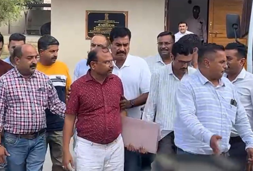 TRP Game Zone ED Case: રાજકોટ ગેમઝોન કાંડના આરોપી મનસુખ સાગઠીયા પર EDનો સકંજો, પરિવારના નામે કરોડોની કાળી કમાણી મળી 1 TRP Game Zone ED Case