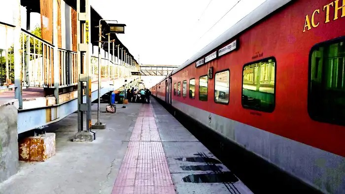 IRCTC Vs RailOne App