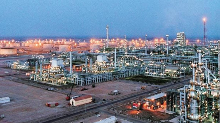 Jamnagar Refinery Pollution: જામનગર રિફાઈનરી - દુનિયાની સૌથી મોટી, પણ ગુજરાત માટે ઝેર? 1 Jamnagar Refinery Pollution