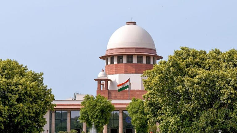 SC Judgement on SIR: મતદાર યાદીની શુદ્ધતા પર સર્વોચ્ચ અદાલતનો ઐતિહાસિક ચુકાદો, ચૂંટણી પંચના સ્પેશિયલ ઇન્ટેન્સિવ રિવિઝનને મળી કાનૂની લીલી ઝંડી 1 SC Judgement on SIR