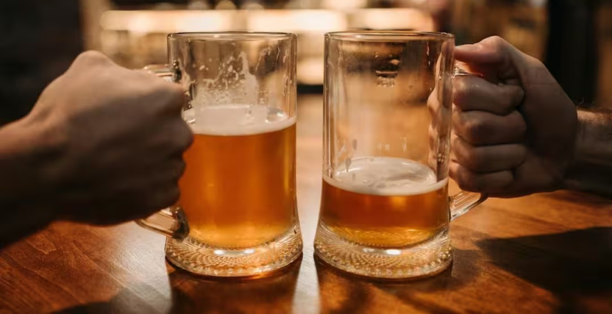 Kidney Stone Beer Myths: કિડની સ્ટોન કાઢવા માટે ગટગટાવો છો બીયર? થઈ શકો છો આ બીમારીના શિકાર 1 Kidney Stone Beer Myths