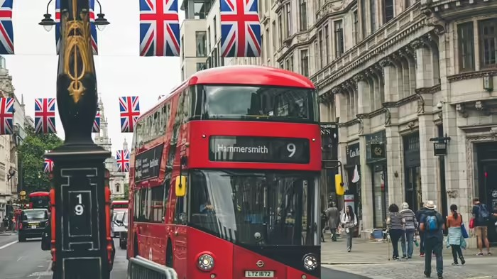 Study in UK: બ્રિટનમાં ભણવાનું સપનું છે? તો જાણી લો વર્ષનો કુલ ખર્ચ, ટ્યુશન ફીથી લઈને હોસ્ટેલ સુધીની તમામ વિગતો 1 Study in UK