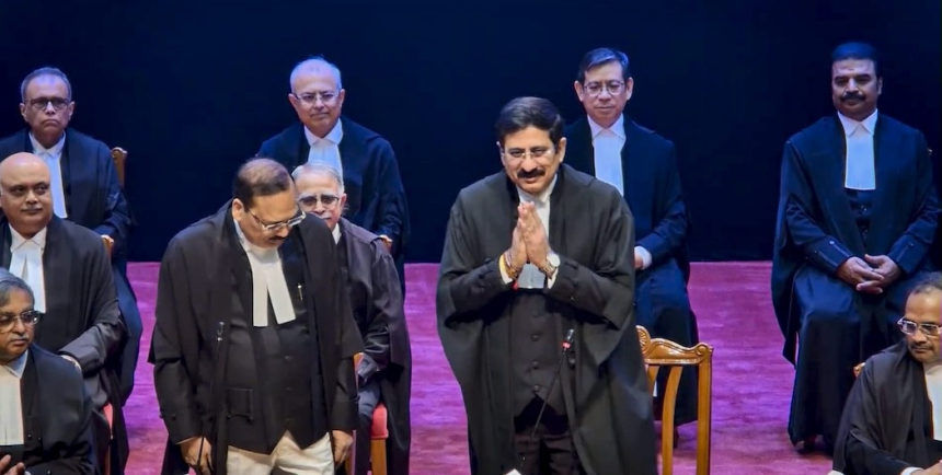 Supreme Court New Judges: સર્વોચ્ચ અદાલતને મળ્યા ૫ નવા ન્યાયાધીશ, જસ્ટિસ શીલ નાગૂથી લઈને વરિષ્ઠ એડવોકેટ વી. મોહના સુધીના વિવાદાસ્પદ અને ચર્ચિત નિર્ણયો ફરી આવ્યા કેન્દ્રમાં 1 Supreme Court New Judges