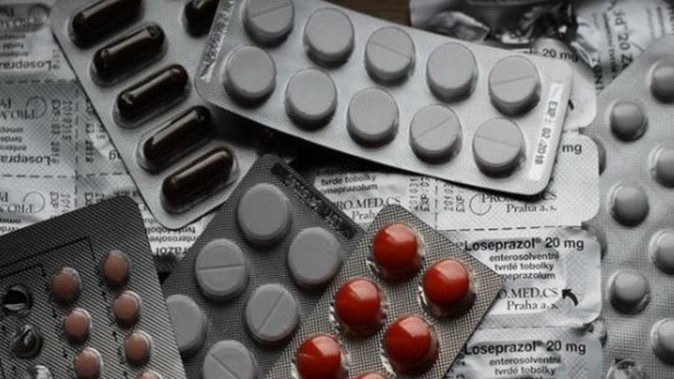 16 FDC drugs banned: દવાઓ પર સરકારનો કડક નિર્ણય, ૧૬ હાનિકારક દવાઓ અને એન્ટિબાયોટિક કોમ્બિનેશનના વેચાણ પર મૂકાયો પ્રતિબંધ 1 16 FDC drugs banned