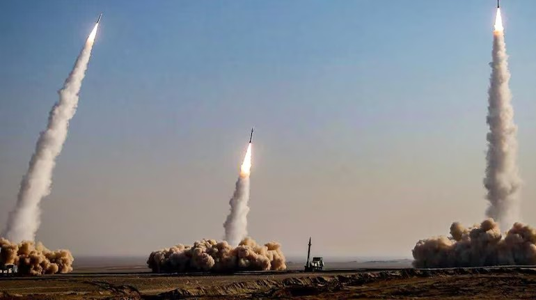 Iran Attacks US Bases: અમેરિકાના હુમલા બાદ ઇરાન ભડક્યું, કુવૈત અને બહરીનમાં અમેરિકી મિલિટરી બેઝ પર મિસાઇલો છોડી 1 Iran Attacks US Bases