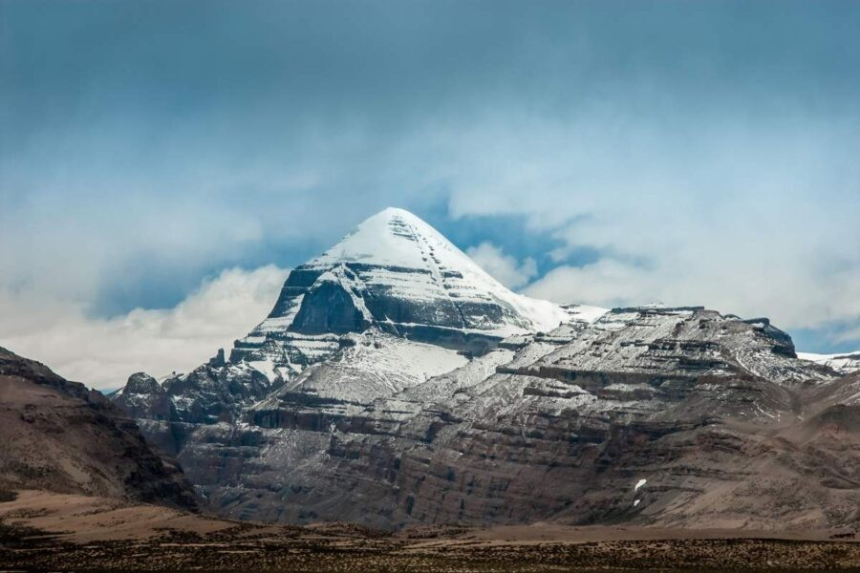 Kailash Parvat mystery: કૈલાશ પર્વતનું રહસ્ય શું છે નખ વાળ કેમ વધી જાય છે અને કોઈ કેમ ચઢી શકતું નથી 2026 1 Kailash Parvat mystery