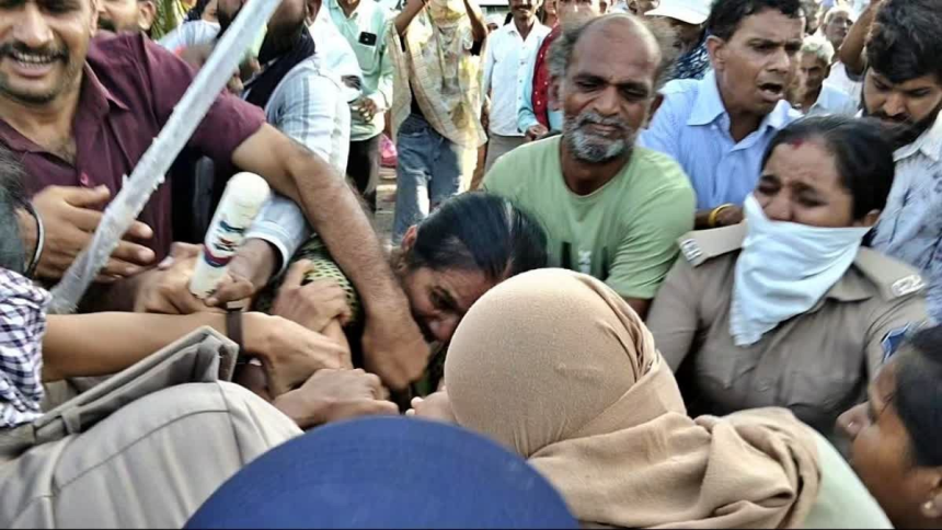 Morbi Jetpar Farmers Protest: મોરબીના જેતપરમાં કોર્પોરેટ કંપની સામે જગતનો તાત લાલઘૂમ, મંજૂરી વગર ખેતરોમાં વીજ થાંભલા નાખતા ભારે બબાલ, પોલીસ સાથે ઘર્ષણ 1 Morbi Jetpar Farmers Protest