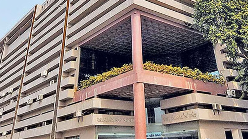 AMC 80 lakh fine: દંડ તો વસૂલાશે જ! AMC એ 80 લાખનો દંડ ફટકાર્યો - શહેરને સ્વચ્છ રાખવાની જવાબદારી આપણી 1 AMC 80 lakh fine