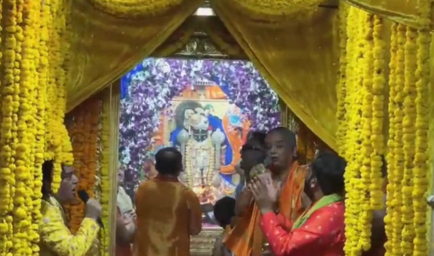 Dwarka Temple Adhik Maas: કૃષ્ણનગરી દ્વારકામાં ભક્તિનો મહાસાગર, અધિક માસમાં ૧૭ લાખથી વધુ ભક્તોએ કર્યા ભગવાન દ્વારકાધીશના દર્શન 1 Dwarka Temple Adhik Maas