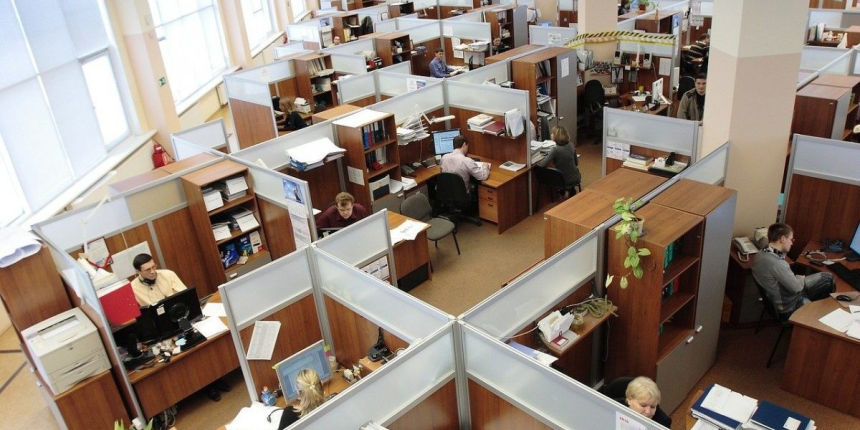 Fresher Hiring Report: પાંચ વર્ષ પહેલા કરતાં અત્યારે ફ્રેશર્સને પહેલી નોકરી મેળવવામાં ભારે હાલાકી, ૧૦ માંથી ૭ યુવાનોને મળી રહ્યો છે નકારાત્મક જવાબ 1 Fresher Hiring Report
