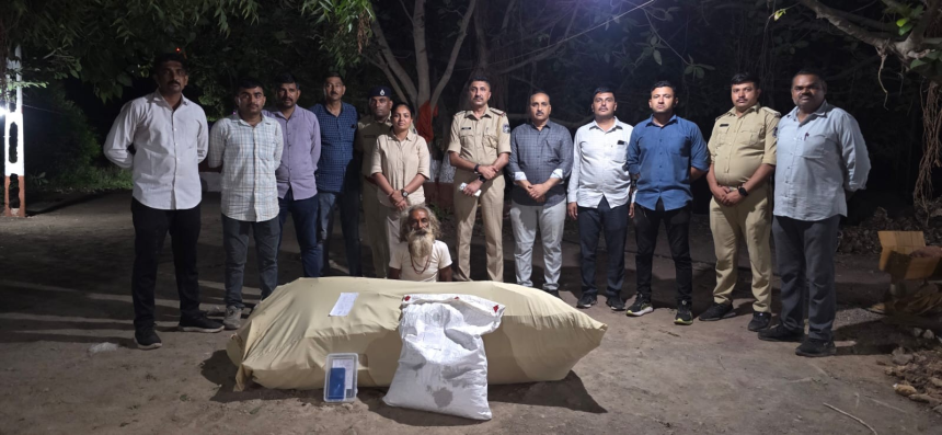 Gir Somnath Ganja Seizure: ગીર સોમનાથ એસઓજીનો સુત્રાપાડામાં સપાટો, ૧૬.૭ કિલો ગાંજાના જથ્થા સાથે ૬૦ વર્ષનો વૃદ્ધ બુટલેગર ઝડપાયો 1 Gir Somnath Ganja Seizure